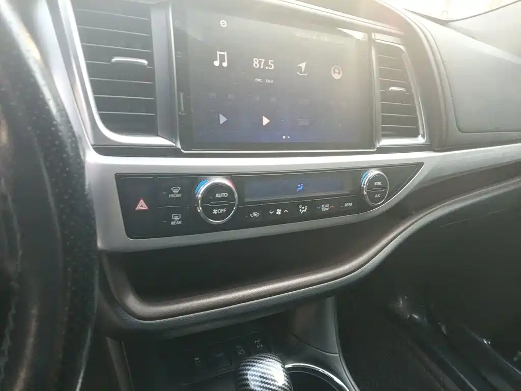Toyota Highlander — фото 15