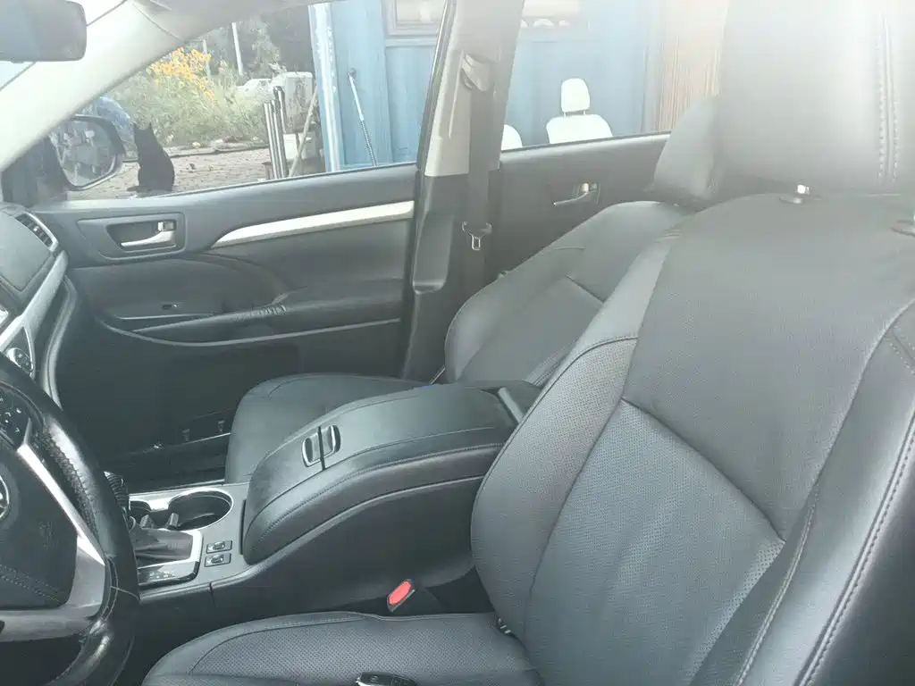 Toyota Highlander — фото 17