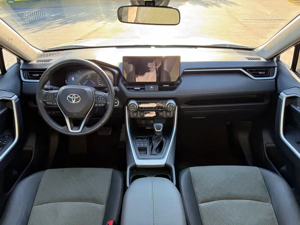 Toyota RAV4 — фото 6