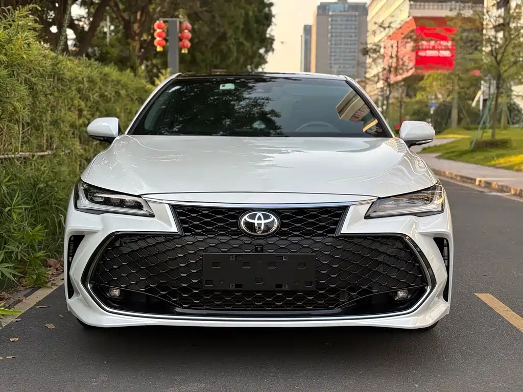 Toyota Avalon — фото 2