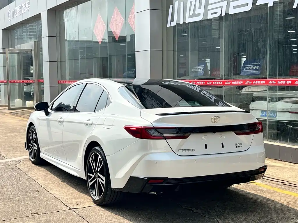 Toyota Camry — фото 4
