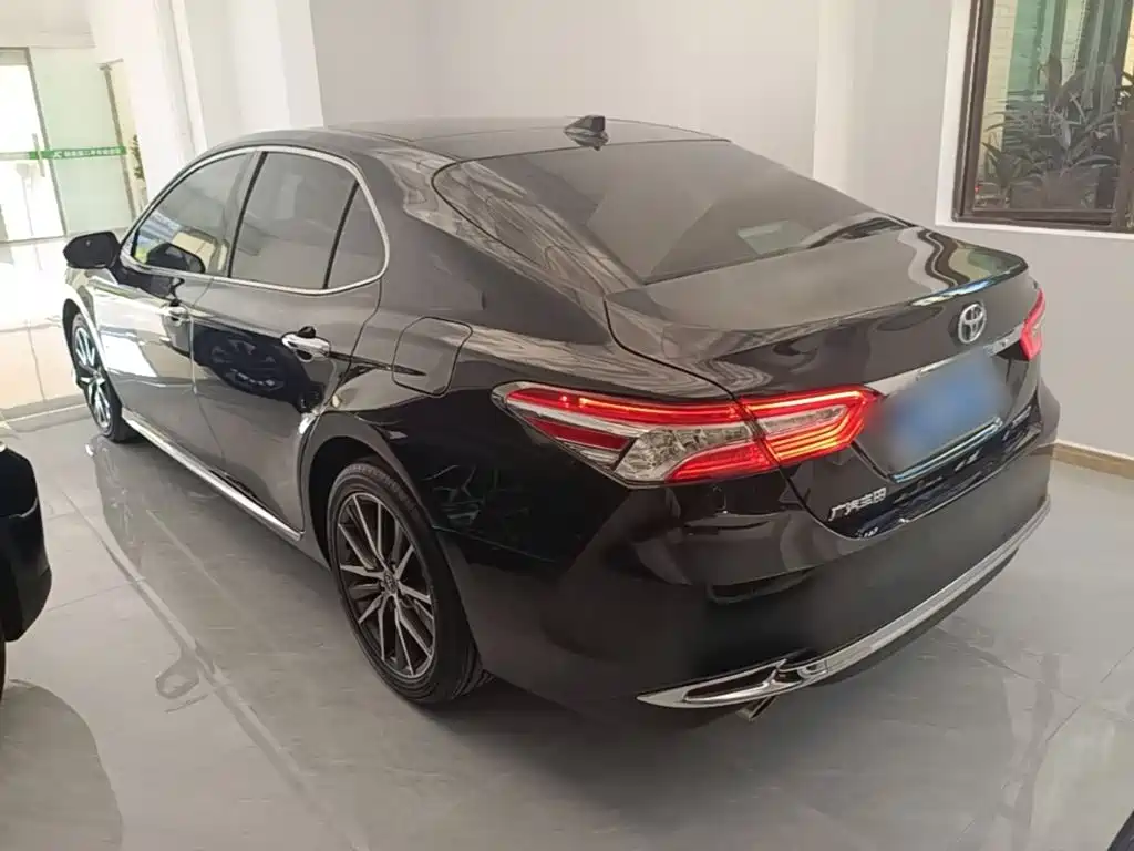 Toyota Camry — фото 5