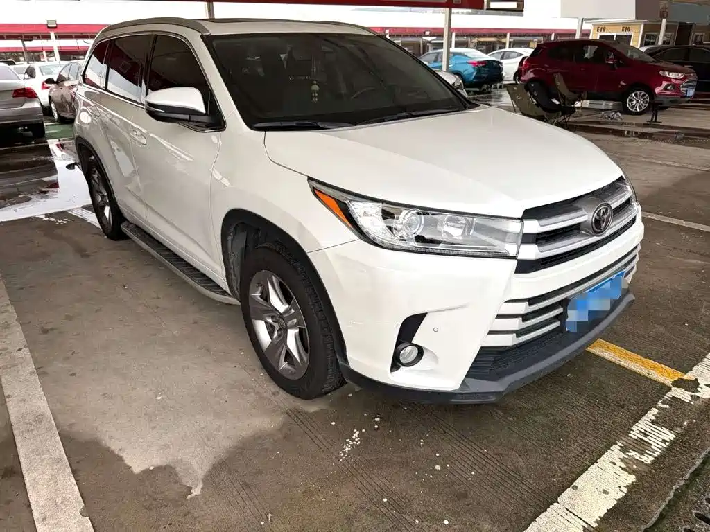 Toyota Highlander — фото 6