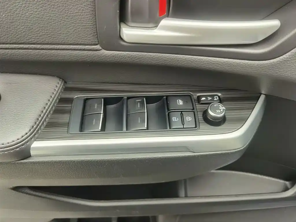 Toyota Sienna — фото 9