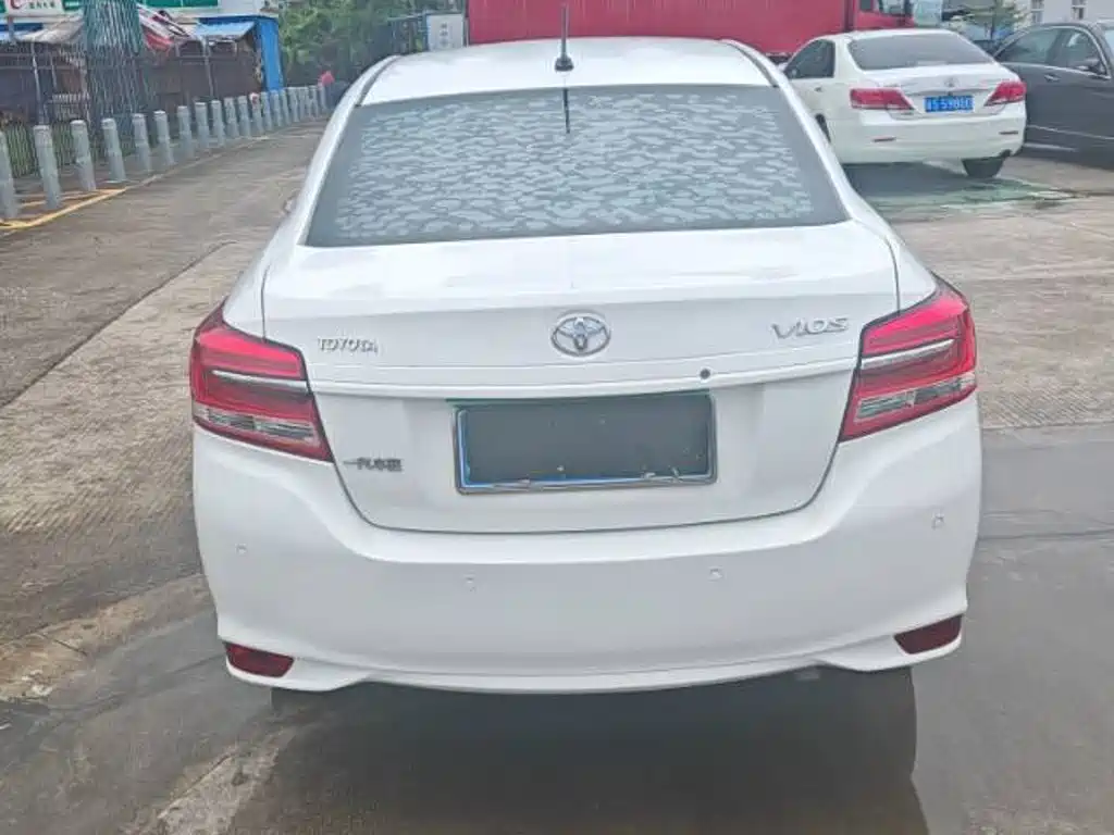 Toyota Vios — фото 3