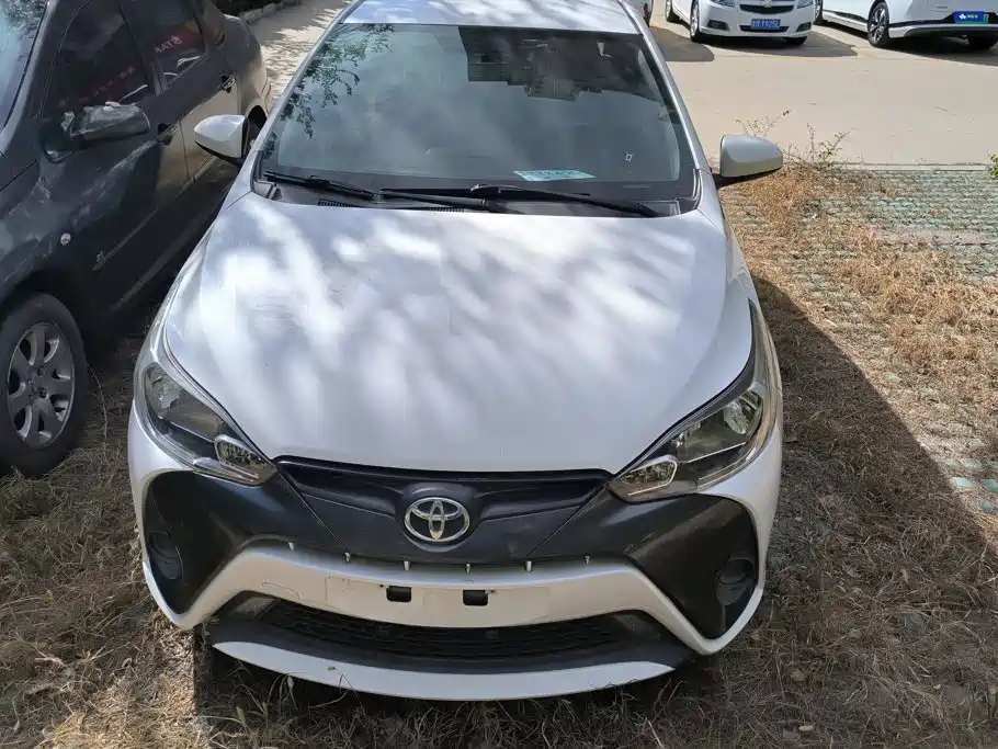 Toyota Yaris L — фото 2