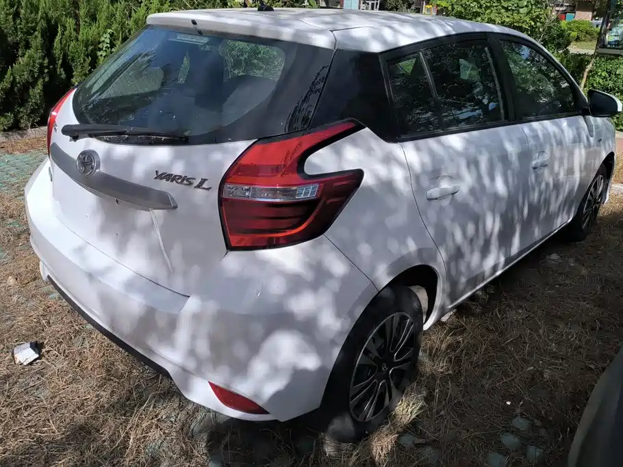 Toyota Yaris L — фото 3