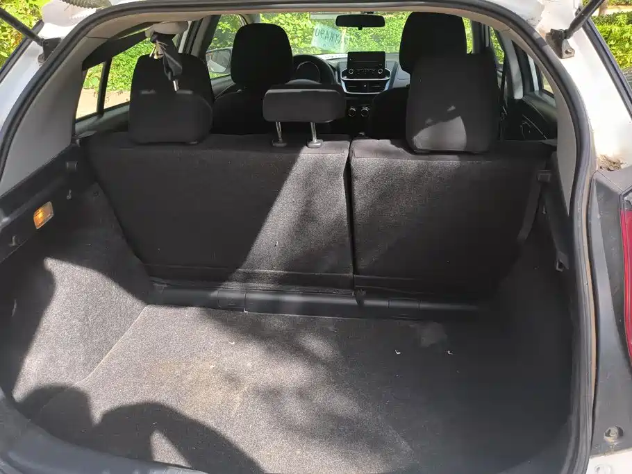 Toyota Yaris L — фото 4