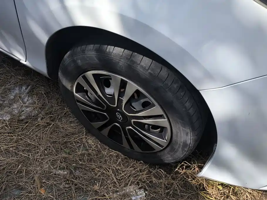 Toyota Yaris L — фото 6