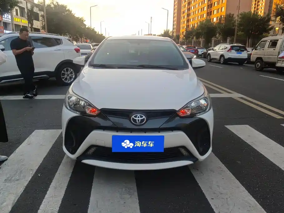 Toyota Yaris L — фото 2