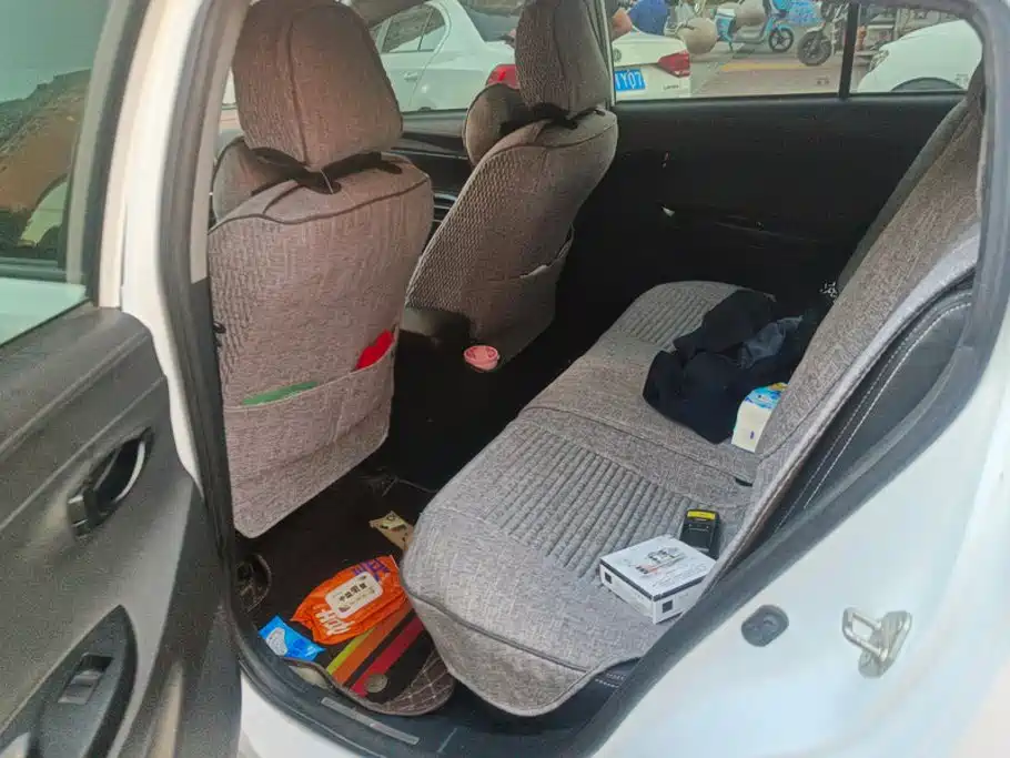 Toyota Yaris L — фото 11