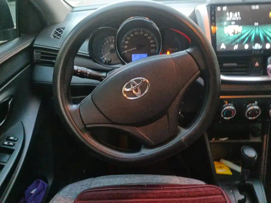 Toyota Yaris L — фото 15