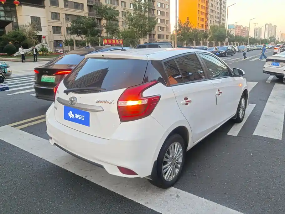 Toyota Yaris L — фото 3