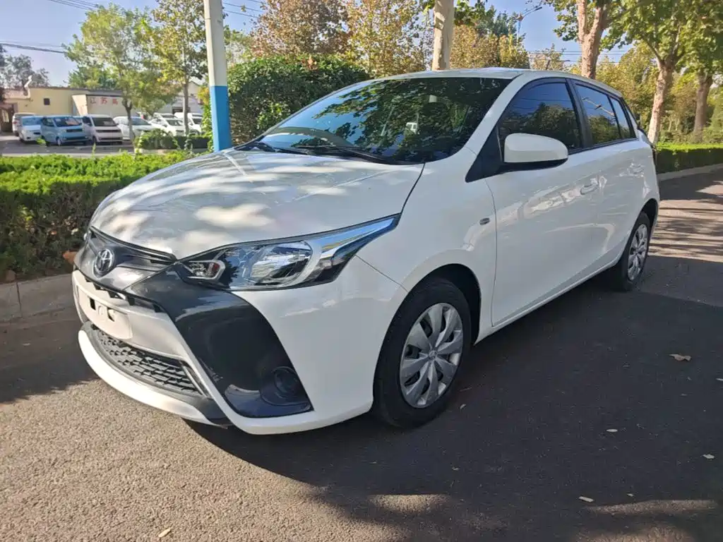Toyota Yaris L — фото 2