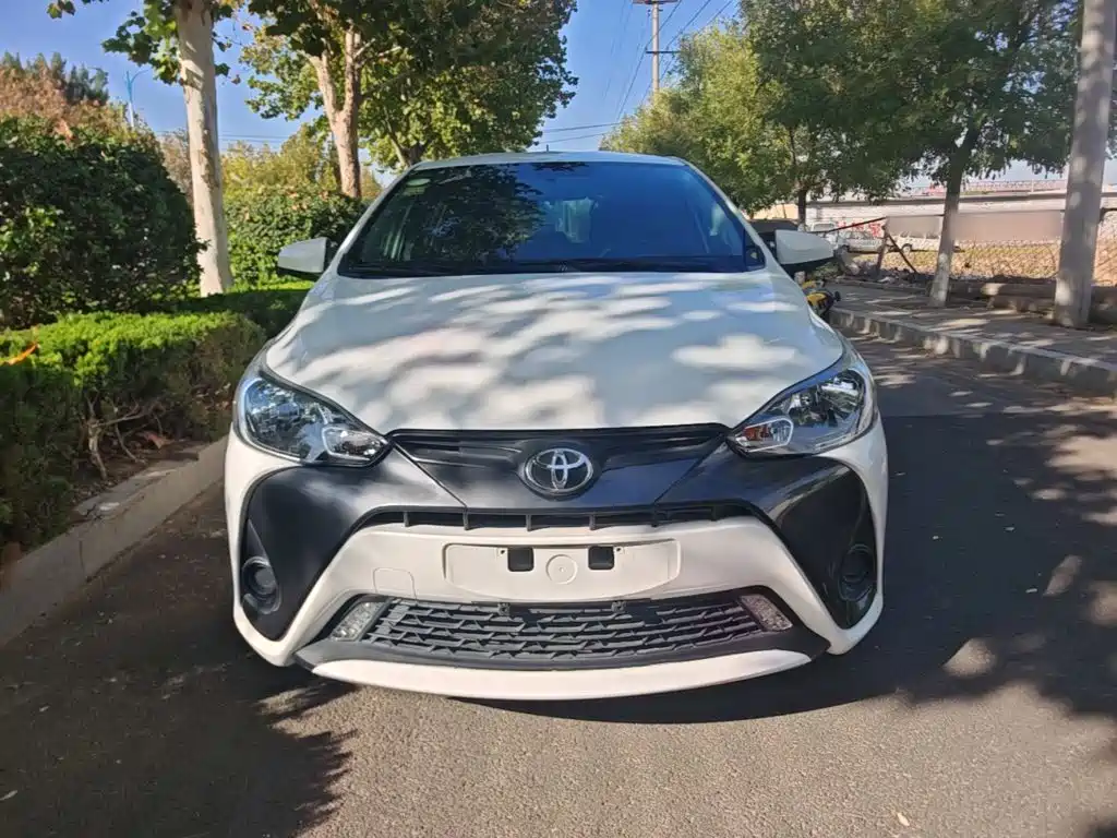 Toyota Yaris L — фото 3