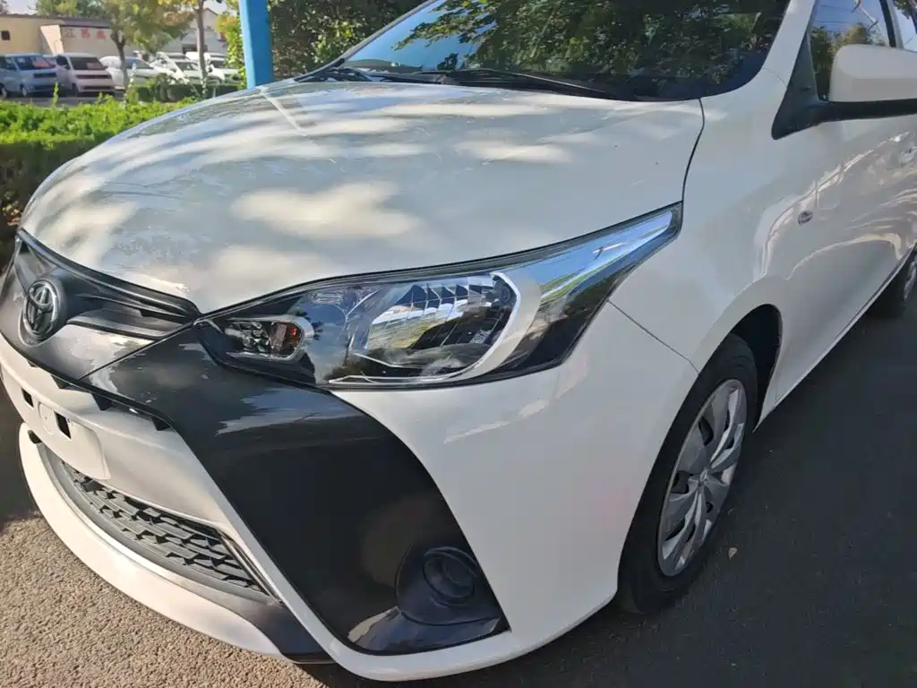 Toyota Yaris L — фото 24