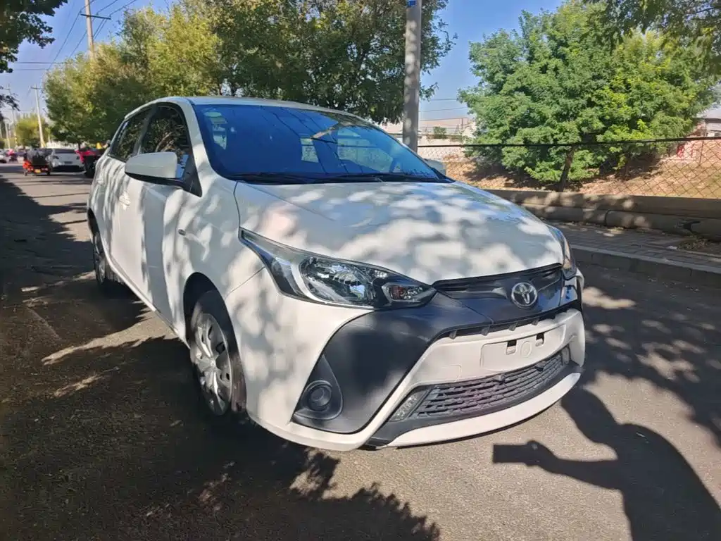 Toyota Yaris L — фото 4