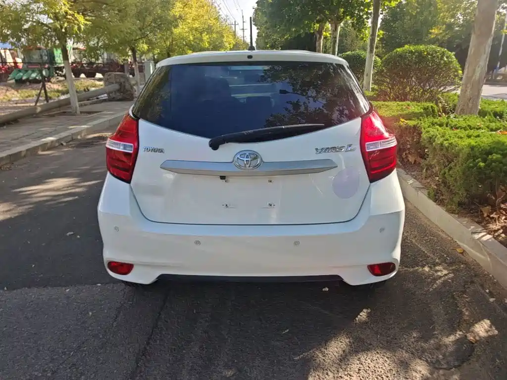 Toyota Yaris L — фото 6