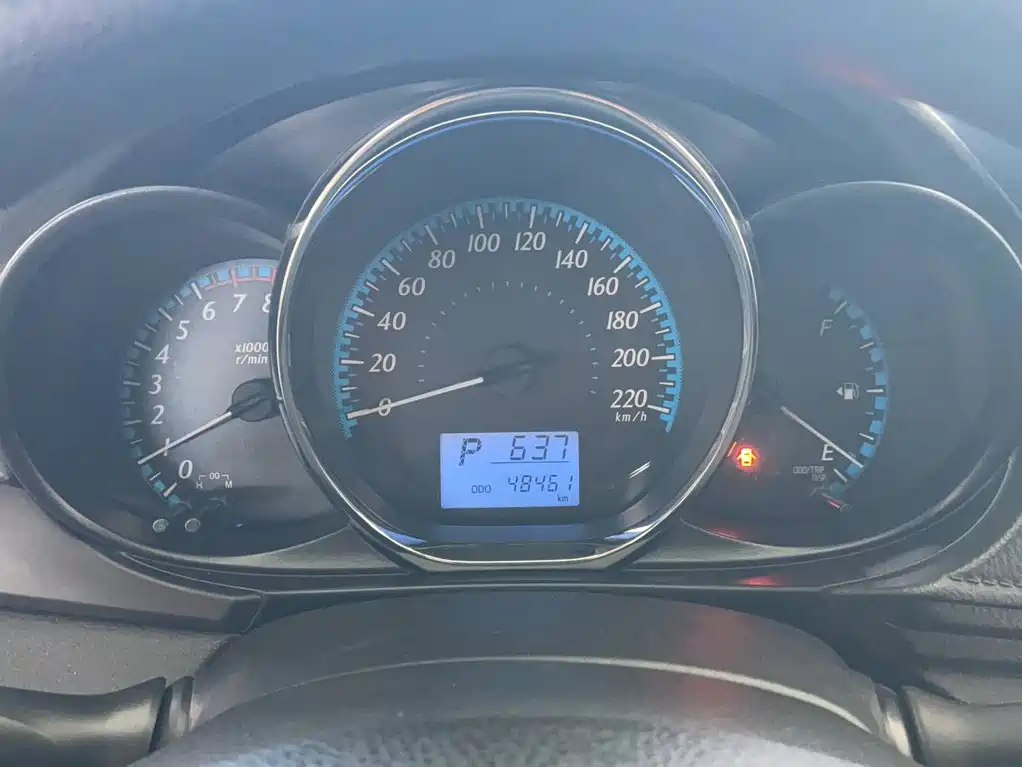 Toyota Yaris L — фото 4