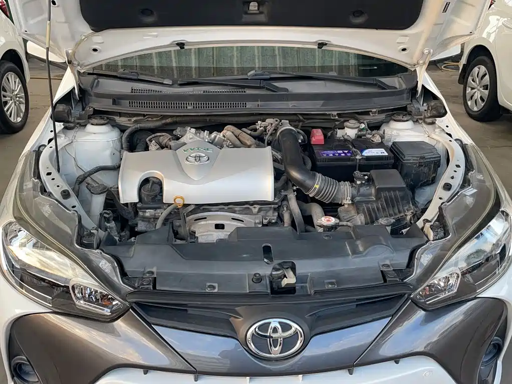 Toyota Yaris L — фото 10