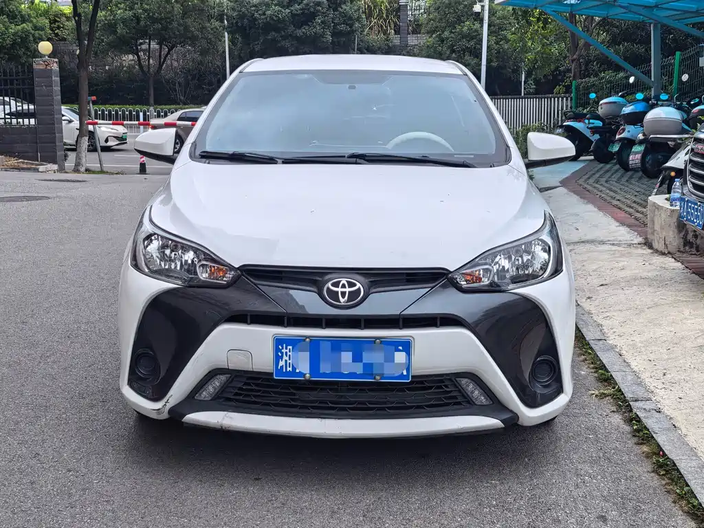 Toyota Yaris L — фото 2