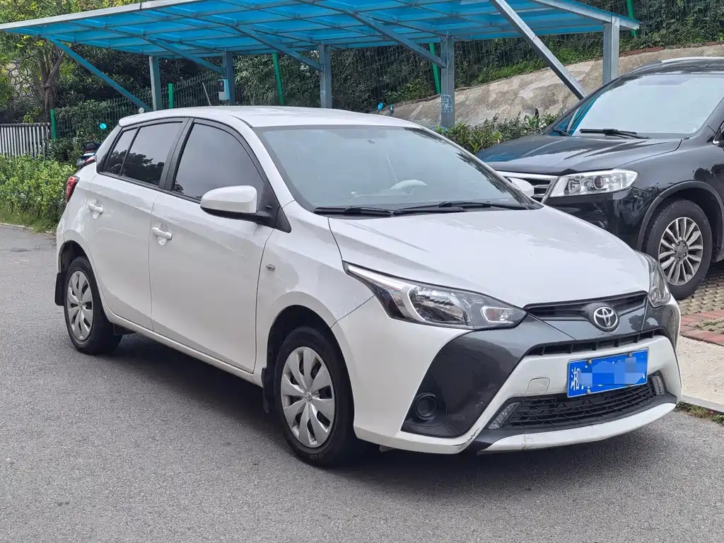 Toyota Yaris L — фото 3