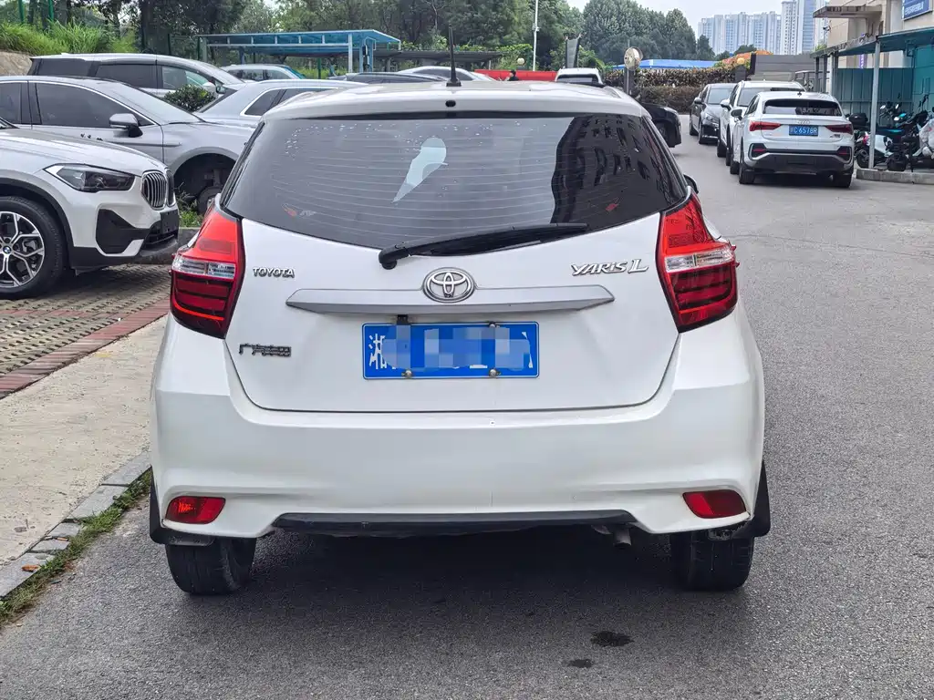 Toyota Yaris L — фото 5