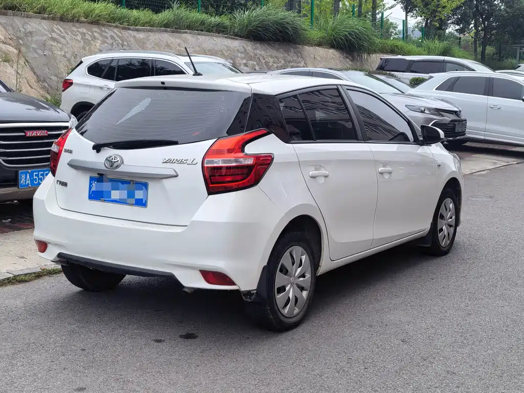 Toyota Yaris L — фото 6