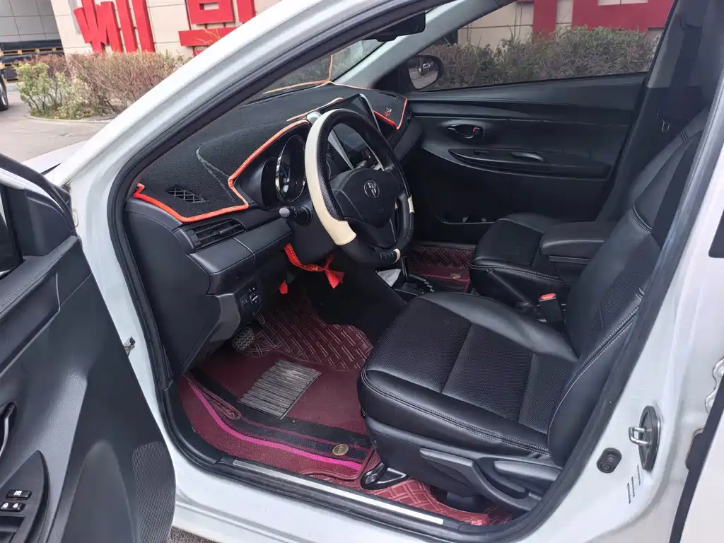 Toyota Yaris L — фото 7