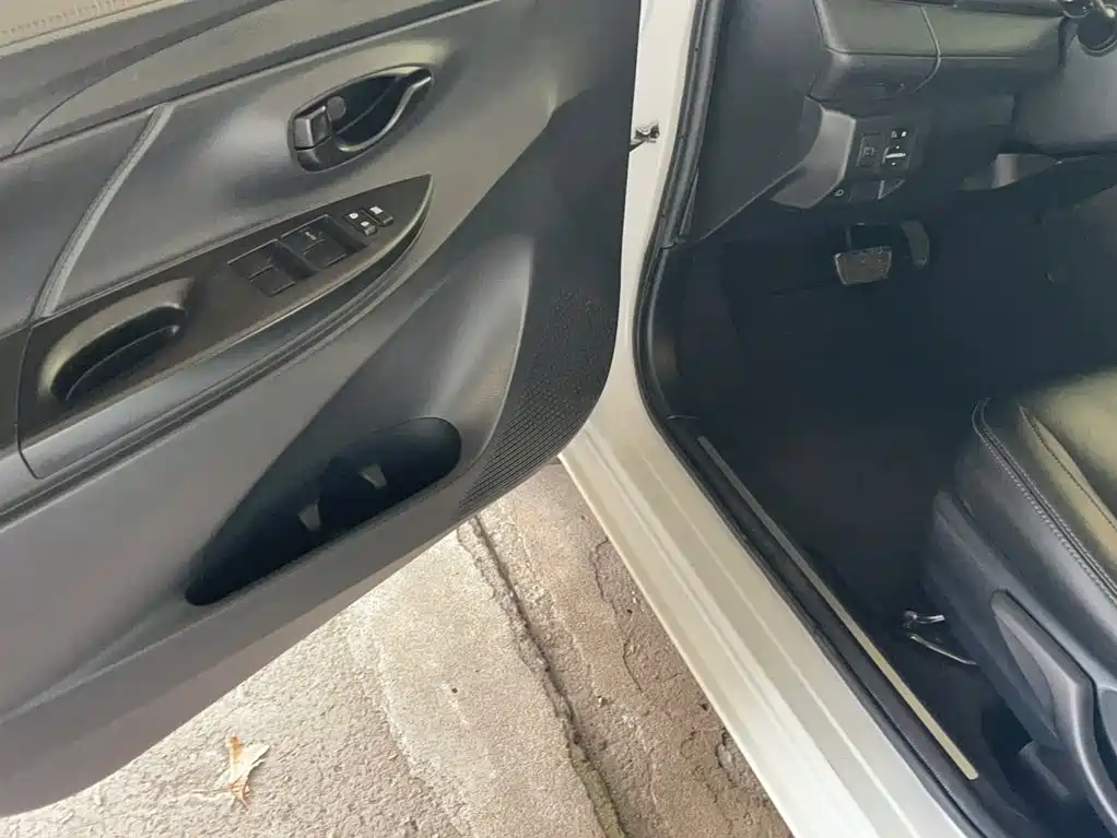 Toyota Yaris L — фото 13