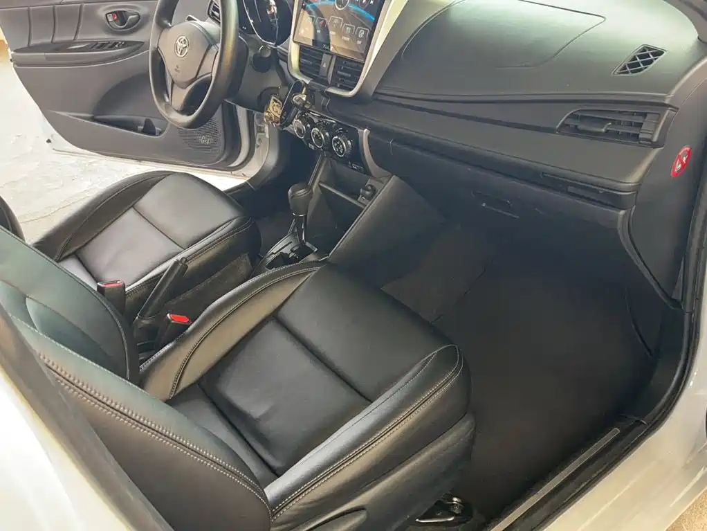 Toyota Yaris L — фото 15