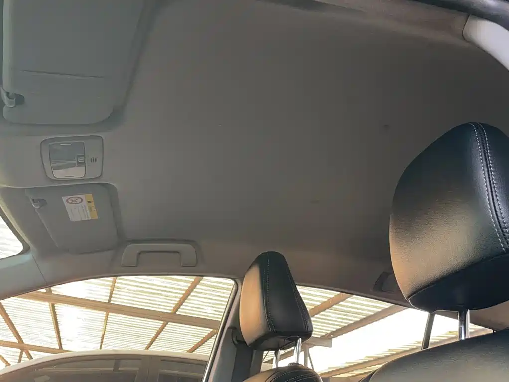 Toyota Yaris L — фото 18