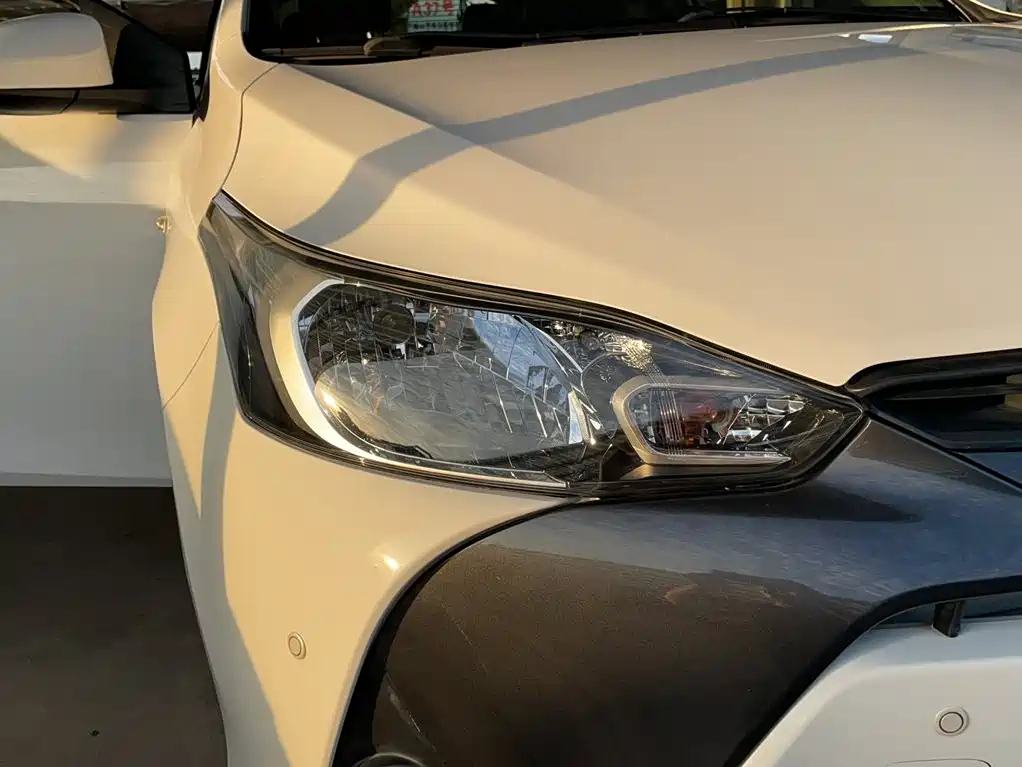 Toyota Yaris L — фото 25