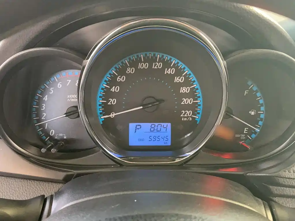 Toyota Yaris L — фото 4