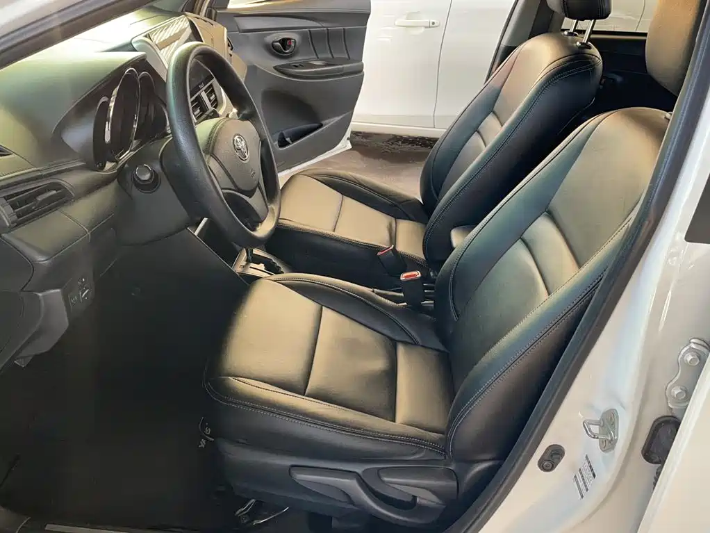 Toyota Yaris L — фото 8