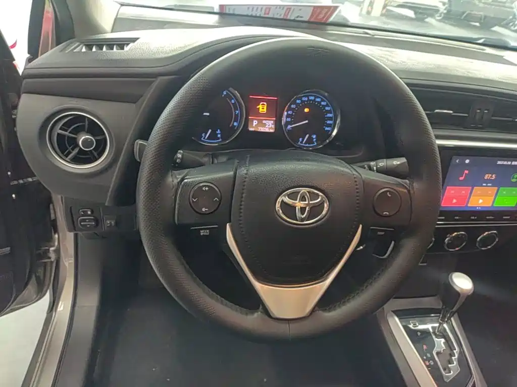Toyota Corolla — фото 11