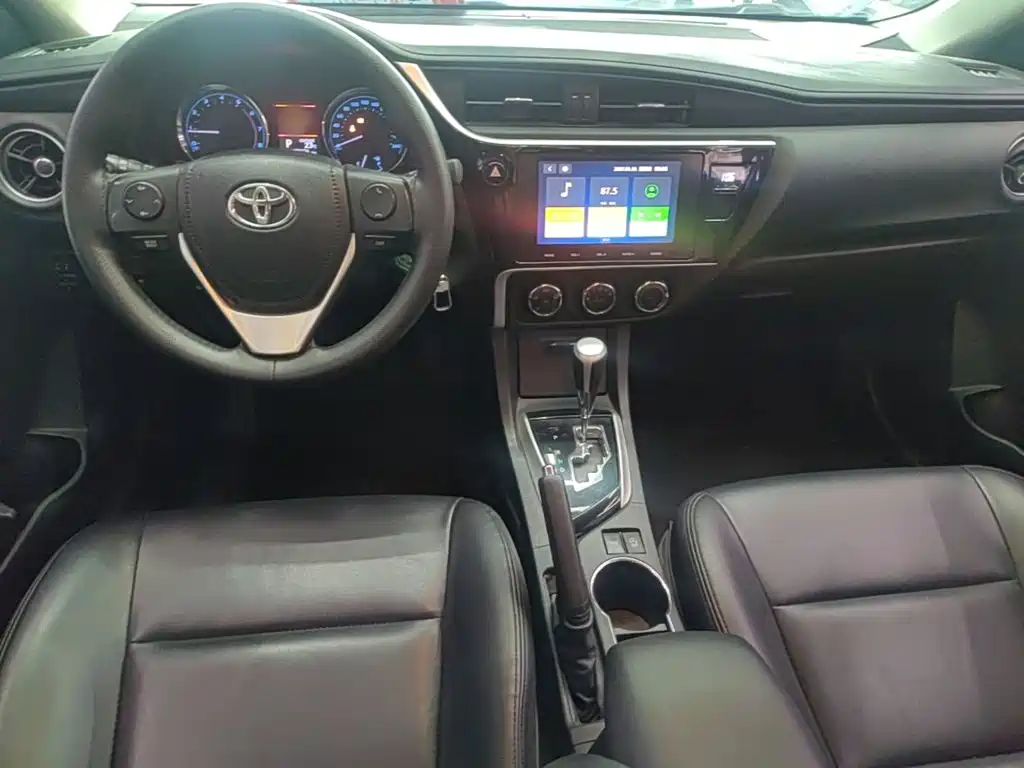Toyota Corolla — фото 10