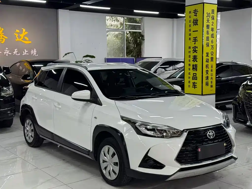 Toyota Yaris L — фото 3