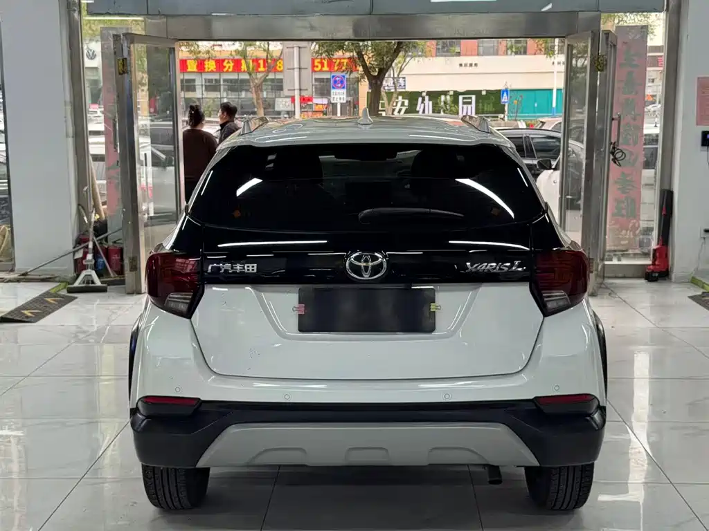 Toyota Yaris L — фото 4