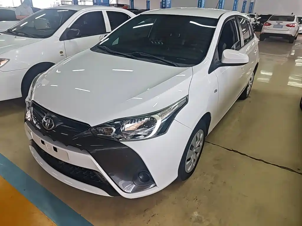 Toyota Yaris L — фото 2