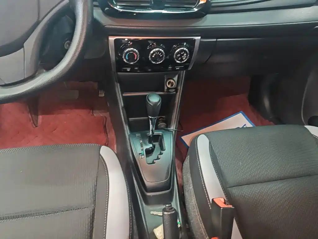 Toyota Yaris L — фото 14
