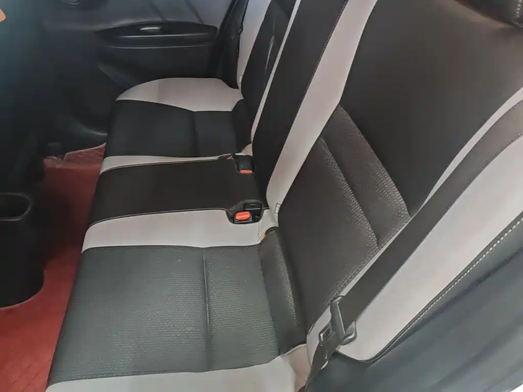 Toyota Yaris L — фото 17