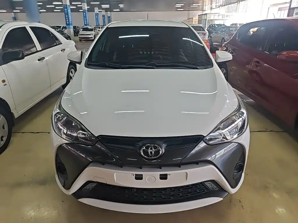 Toyota Yaris L — фото 3