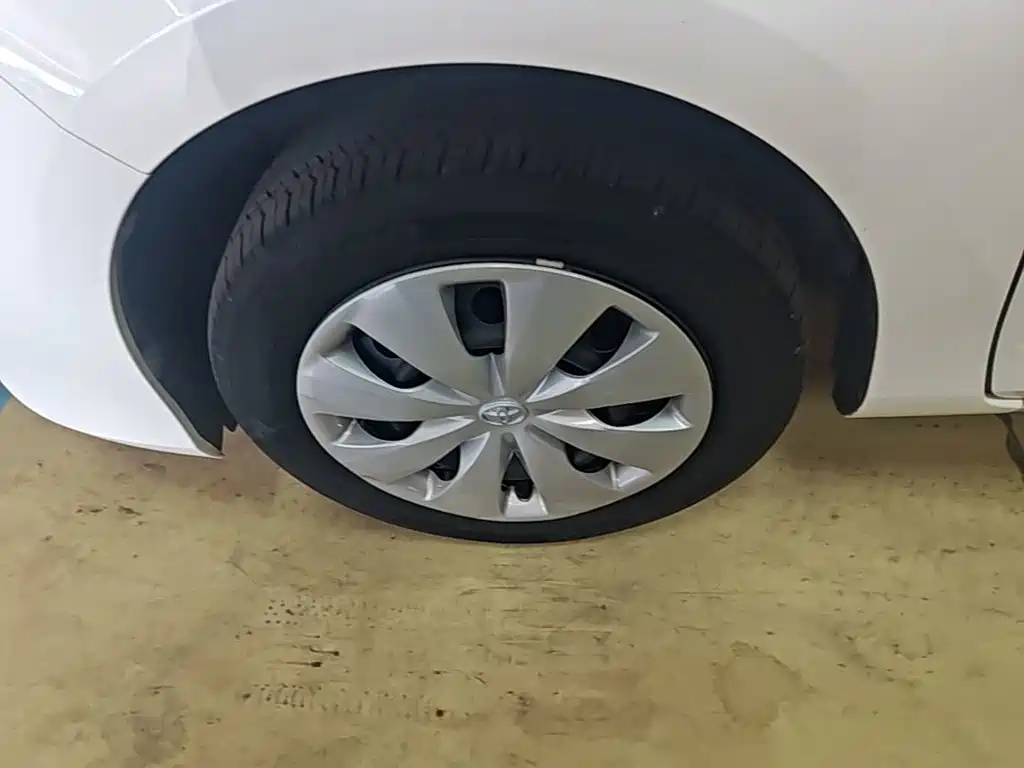 Toyota Yaris L — фото 23