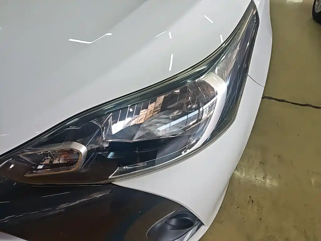 Toyota Yaris L — фото 24