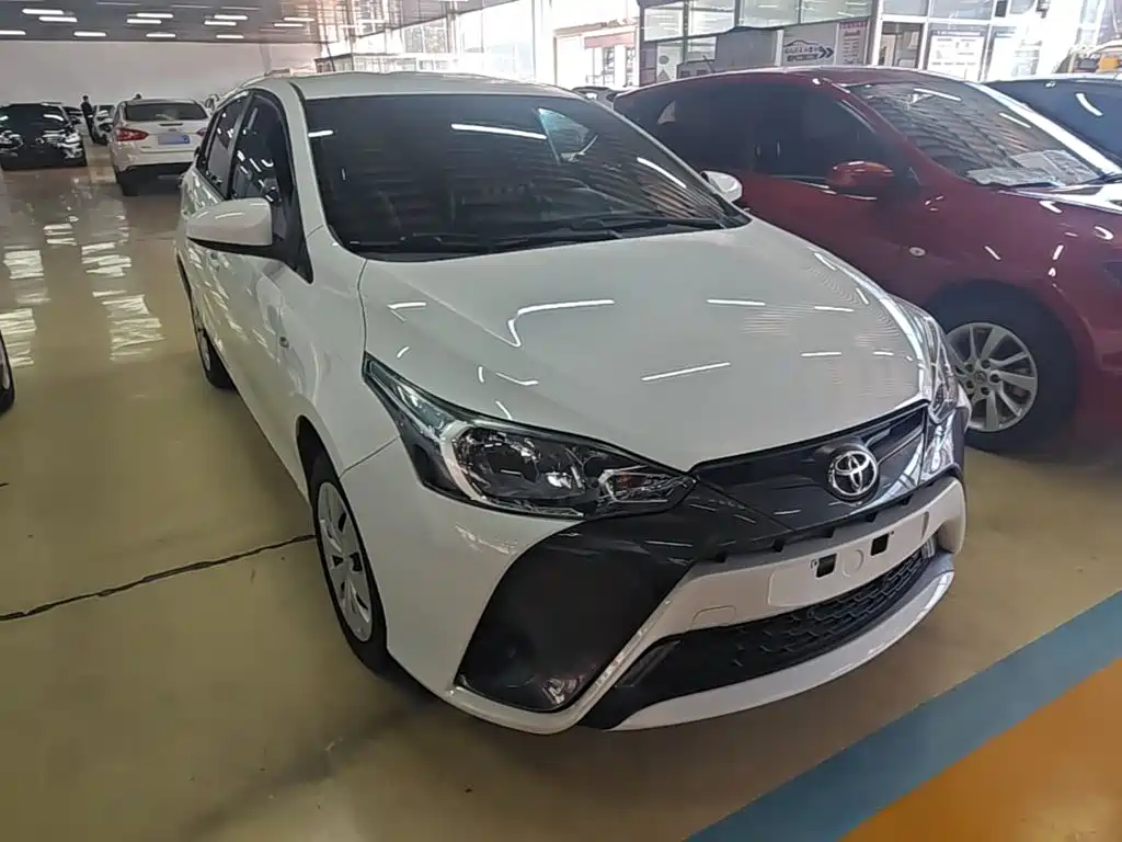 Toyota Yaris L — фото 4