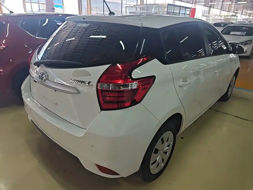 Toyota Yaris L — фото 7