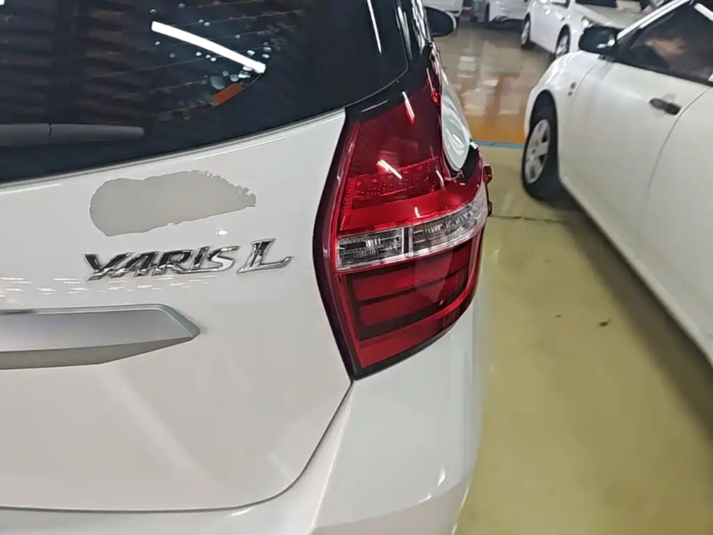 Toyota Yaris L — фото 8