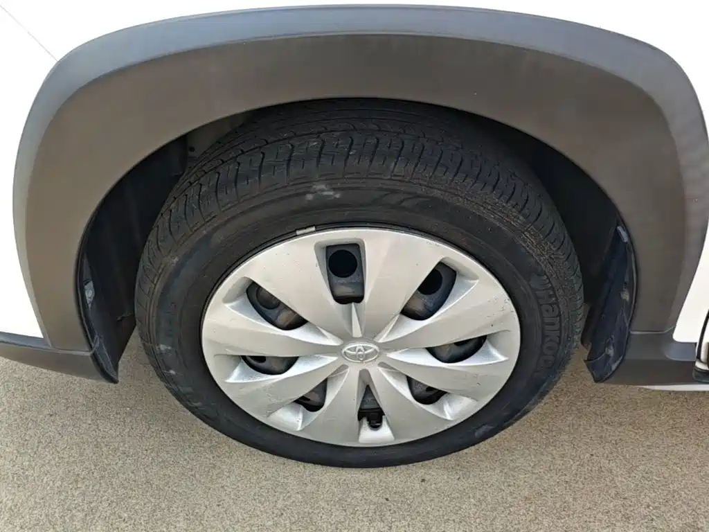 Toyota Yaris L — фото 23