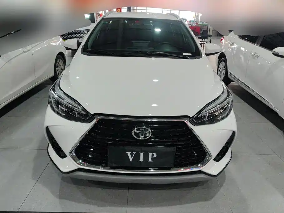 Toyota Yaris L — фото 2